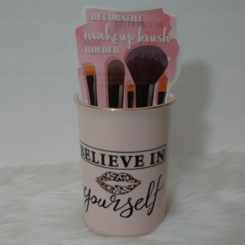 Makeup Brush Holder “Believe in Yourself